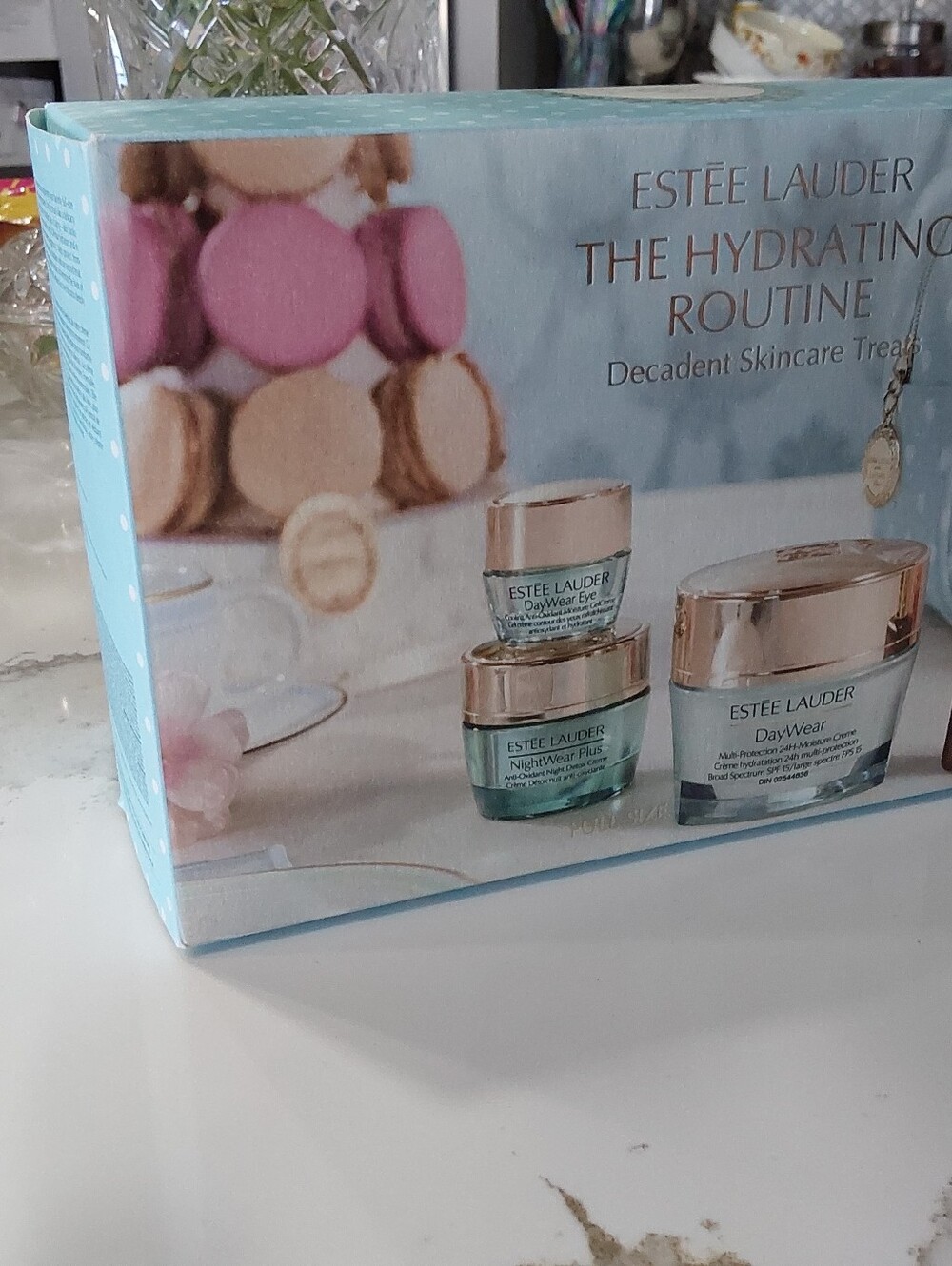 Estee LAUDER The Hydrating Routine - Picture 3 of 7